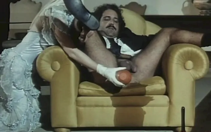 Inhonorof porn: Big Italian Orgy with Ron Jeremy and Cicciolina