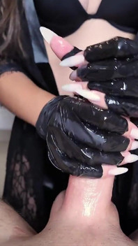 Guantes Negros Y Uñas Largas Me Ayudarán a Ordeñar Tu Polla Hoy