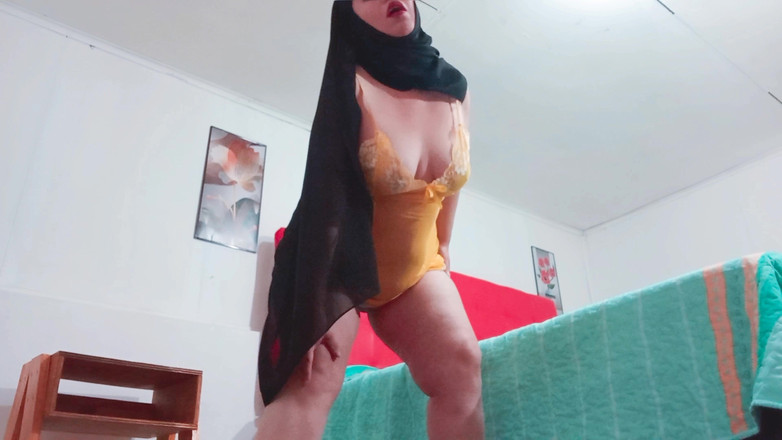 BBW Kelly Mom: Turcoaică excitată care poartă un hijab