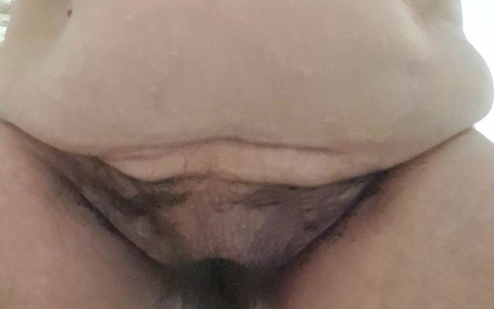 Mommy big hairy pussy: Milf com sua buceta se exercitando
