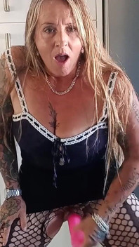 ピンクトイ・スクワート・アンド・ドリンク