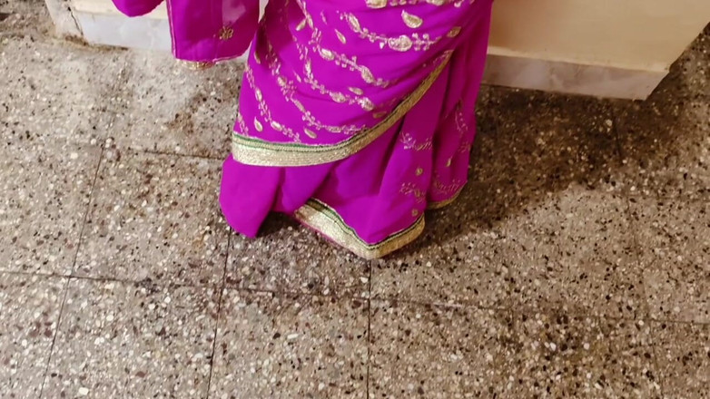 Madhu bhabhi: Indisches bhabhi erstmals mundficken