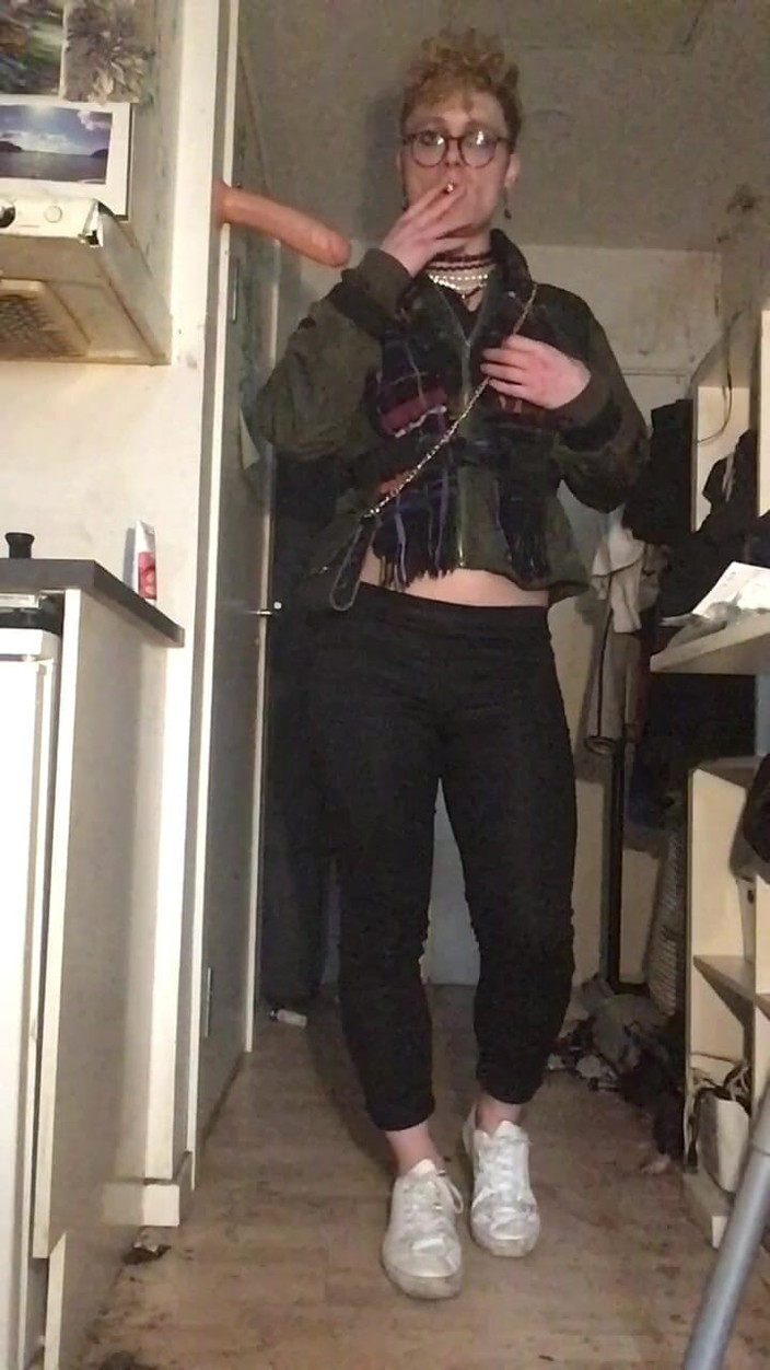 Sissy Cindy Slut: Sissy-meisje heeft plezier