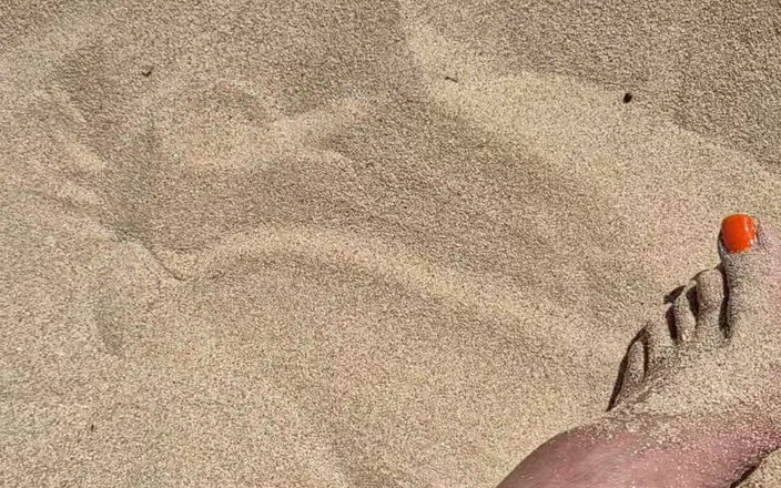 Uk Joolz: Feet in the Sand!