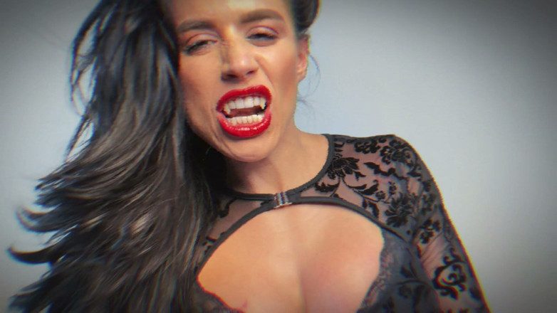 Eva Angelina: Vampiro