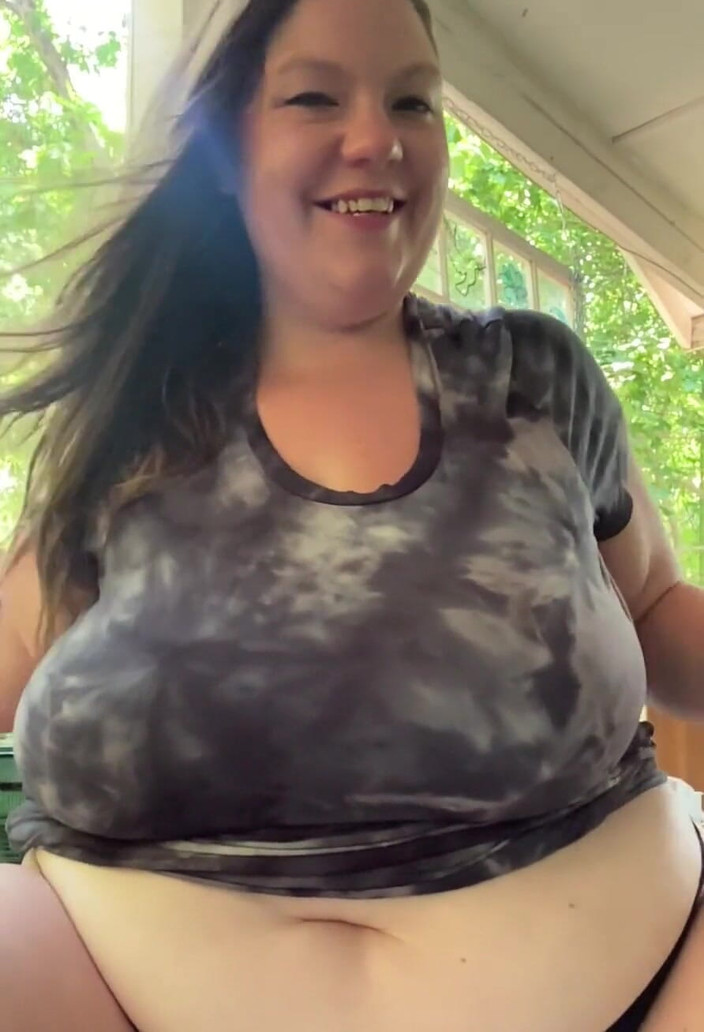 420bettyboobs: Slo-mo tiet laten vallen. Gelukkige vrijdag hunnies!!