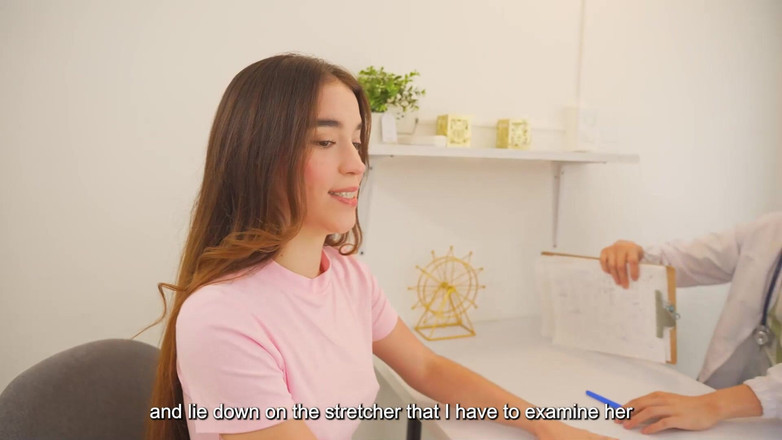 Pipe Boy: ピンクの秘部を持つ美しい細身のブロンドが、医者の大きなチンコに犯される