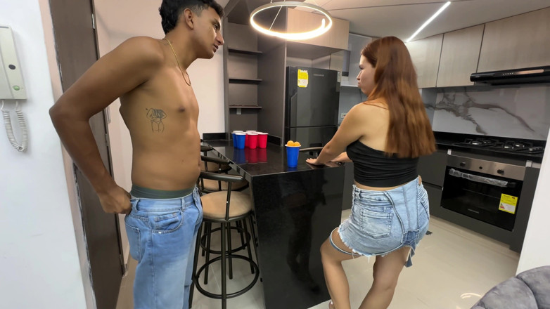 LILY_PUP: Seksi kızıl saçlı üvey kız kardeşimin sıkıldığını görüyorum, onu sert sikene...