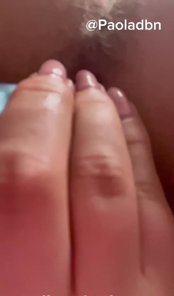 PaolaDbn: Yeni bir seks oyuncağım var ve deniyorum