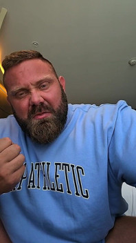 Jack disusun bercakap kotor semasa memberikan dirinya wedgie besar