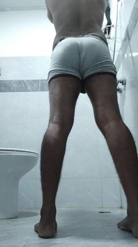 お尻を見せる