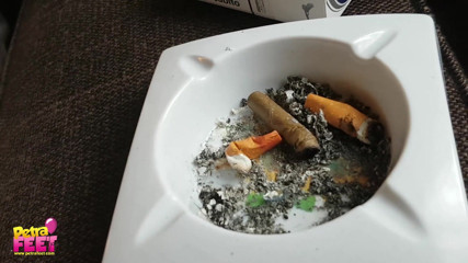 Smokin Fetish: Фантастична брюнетка красуня так любить сигари