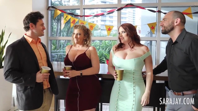 Sara Jay: Sara Jay hat einen verrückten vierer mit ihren heißen freunden