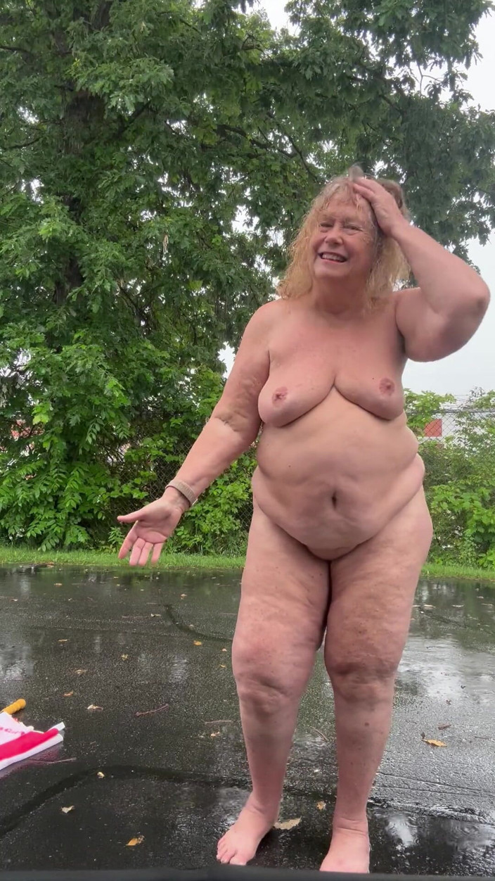 Big Ass 4 U: Naughty Time Časná sobota v dešti