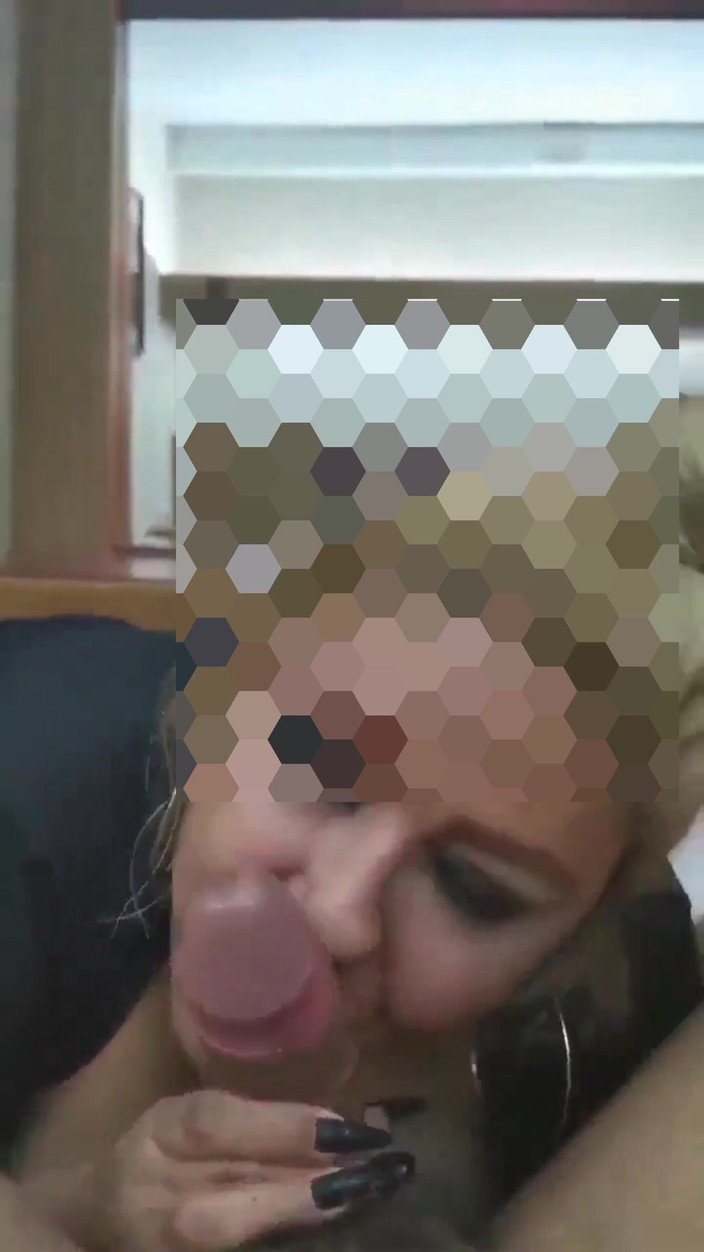 VioletOffer97: Я люблю затискати його пеніс