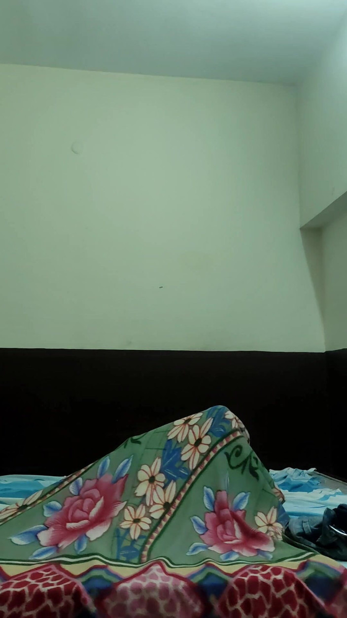 Hindiaudioadda1: Iubiții se bucură în secret în dormitor