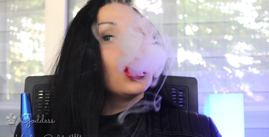 Goddess Misha Goldy: Vyvrcholení do mého velkého červeného svádění a velkého kouře z vodní...