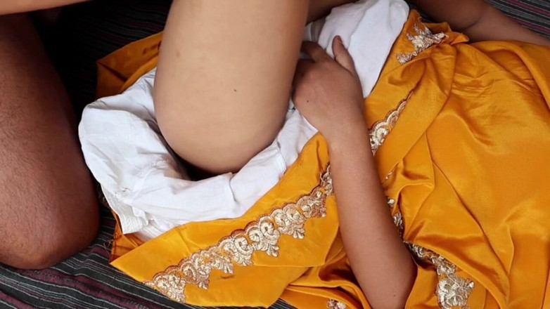 Saloni: Zeer hete vrouw vreemdgaande echtgenoot, niet thuis hete meid