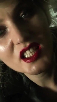 Pornstart, domination en cuir