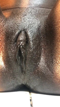 Wanita eboni hitam seksi melancap