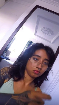 セクシーなタトゥーのある大学生美女とのホットフェラチオ