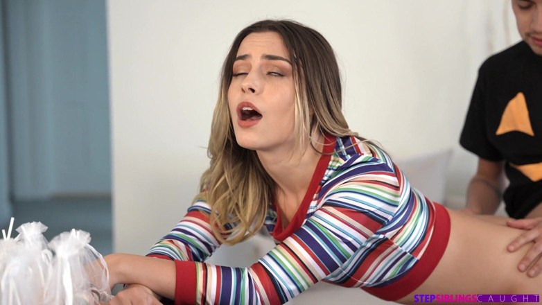 StepSiblings Caught: vrei să te joci cu noi stepbro - S24: episodul 8
