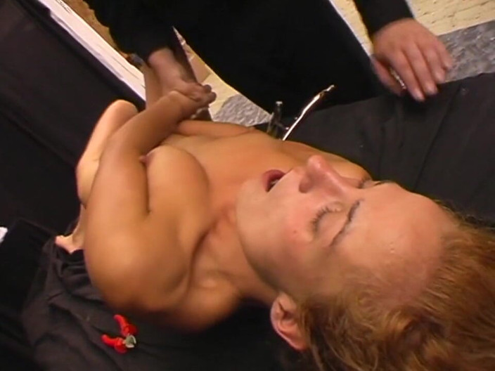 Genuine XXX: BDSM uległa niewola niewolnicza gehenna sutek bawić się szczypcami i...