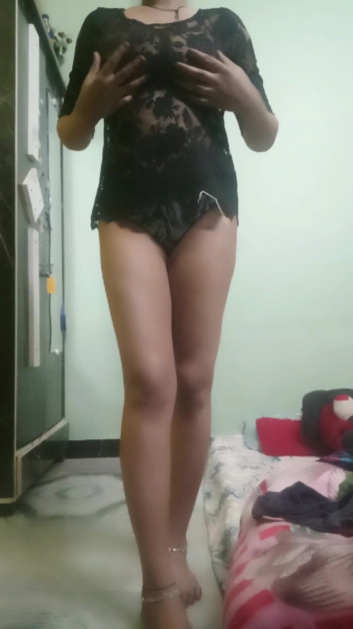 Desi_Tease_Queen: Desi mädchen in schwarz durchsichtiges top &amp; höschen - transparentes necken