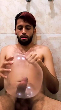 Figa finta fatta da un preservativo, schizzo di pipì, due carichi e tonnellate di divertimento bagnato arrapato