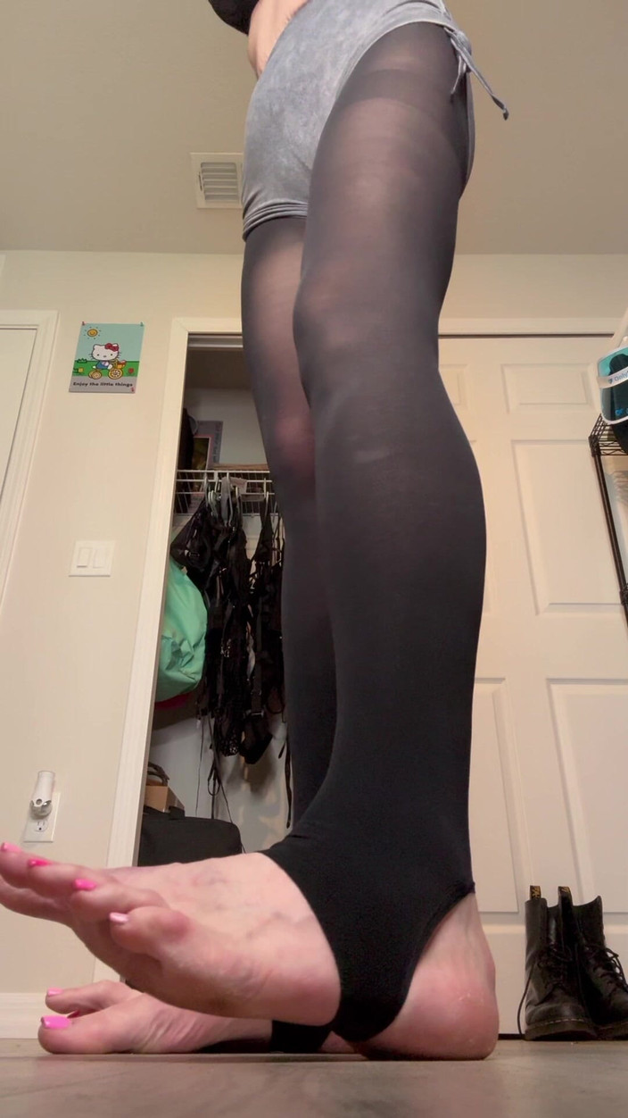 Peppermint Giantess: Tvrdé bosé šukání ve třmenech velikost 16 stop