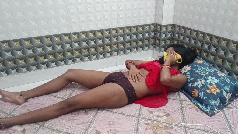 LateralChain349: Indiana menina em lingerie vermelha sexo em casa - de quatro...
