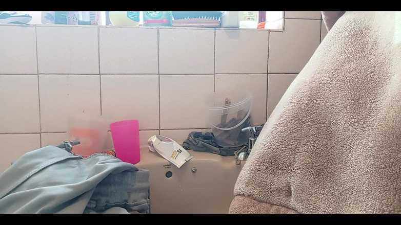 Black Bongs: Bercukur