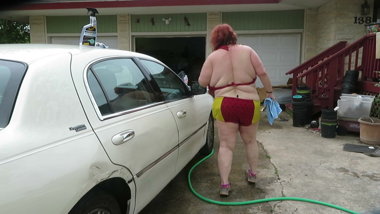BBW nurse Vicki adventures with friends: Autolavaggio dentro e fuori dal mio bikini di ferro uomo...