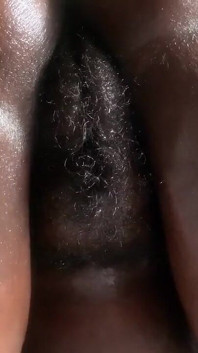 Sexy figa nera pelosa tutto in faccia