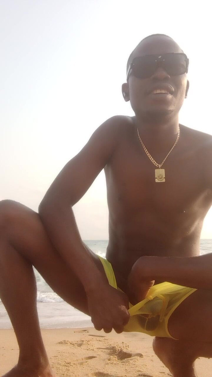 Dickass3x: Procházka s mým obrovským zadním ptákem honění na pláži Cotonou...