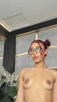 Ragazza Con I Capelli Rossi Si Masturba E Balla Sexy
