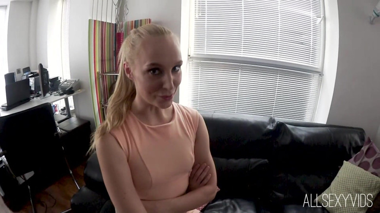 All Sexy Vids: Pantyhose flirt with Ariel