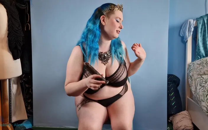 Alice mayflower productions: Dildo Riding &amp; Squirting Princess - Solo Girl