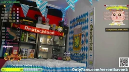 Prsatá německá holka slaví Oktoberfest masturbuje