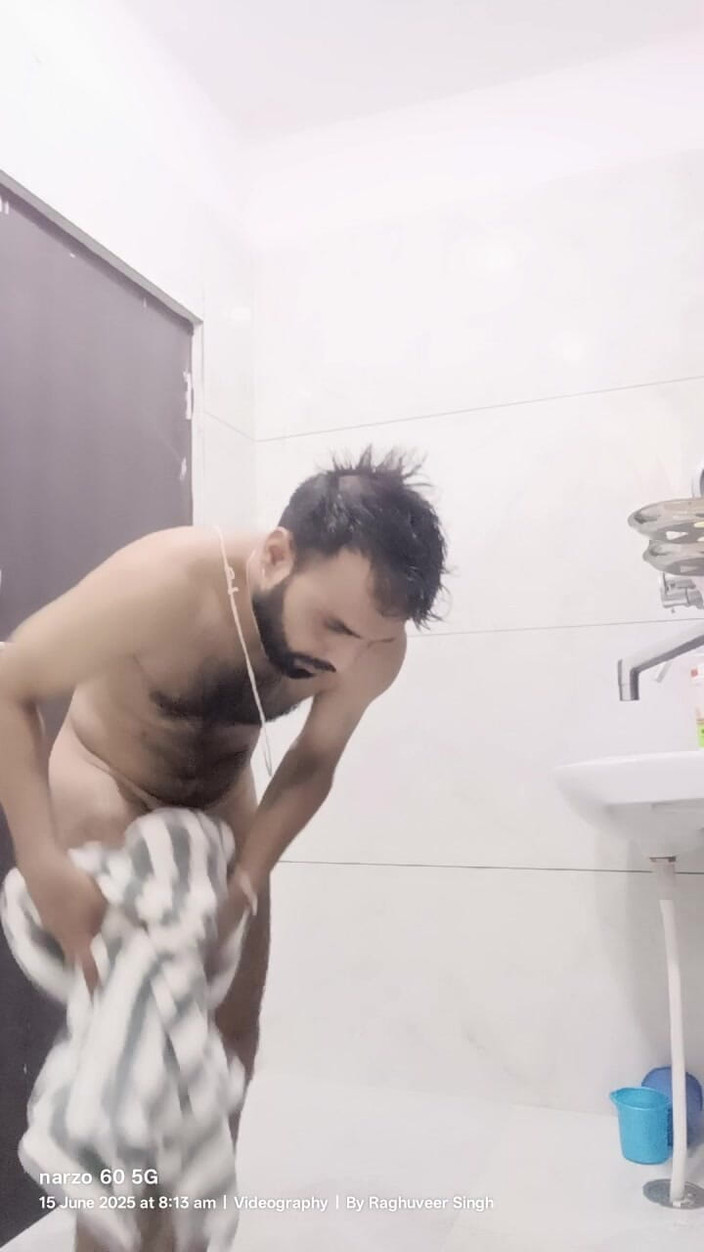 Rajasthani-old-lover: Lagi asik mandi