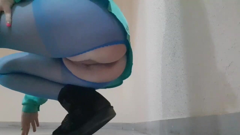 Putana dreams: wow, sie geht ohne höschen draußen, sexy arsch und muschi