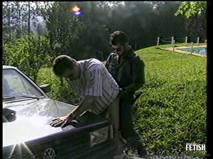 Gay Diaries: La guardia di sicurezza gay ferma un uomo e si...