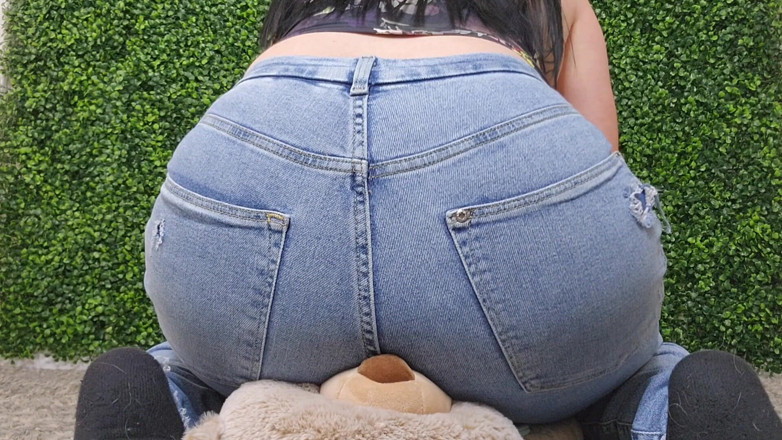 Julia Ryan: Beary Satisfied