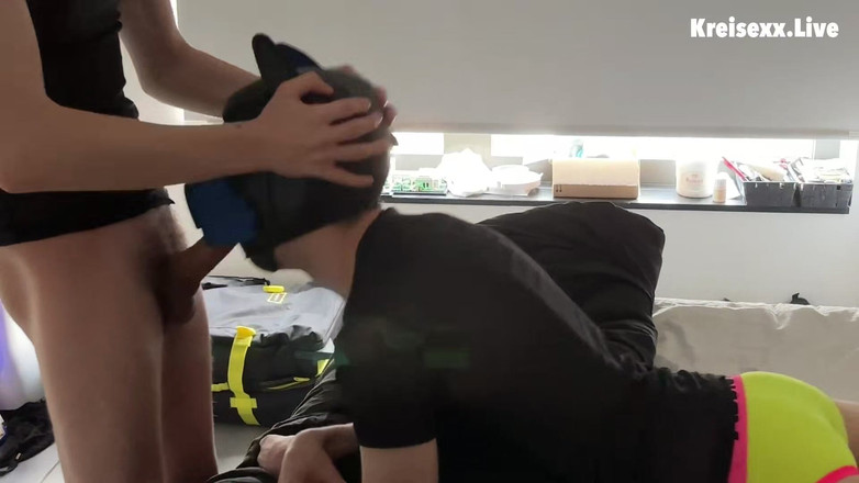 kreisexx: 他是我的婊子 - 我的受虐狂舔我，吮吸我吞下我的精液