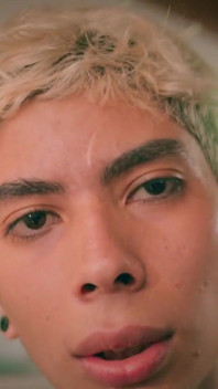 火辣苗条 twink 魔术 c 撸管他的大鸡巴 大量浓稠的精液和美味的 precum 在这里