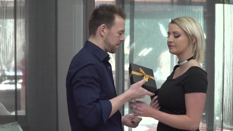 Rocco Siffredi: RoccoSiffredi - Blonde țâțoase: anal aniversar în 3 direcții