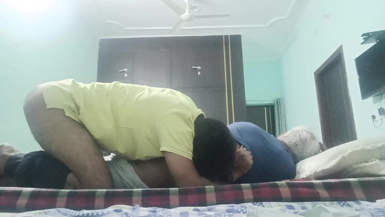 Rajasthani-old-lover: Trai Ấn Độ làm tình với cha dượng hàng xóm và sĩ...