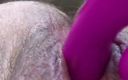 Big beautiful BBC sluts: Scopami la figa cremosa pelosa bagnata con un vibratore rabbit