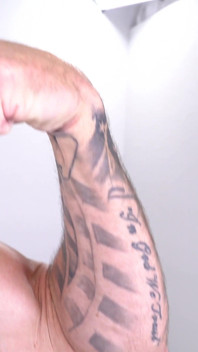 내 자지를 빨고 빨아주는 새아버지