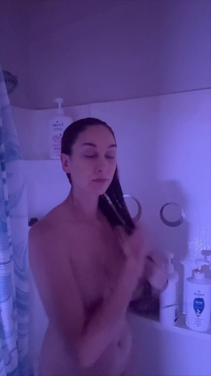Artemisia Love: Midnight Shower with Me.